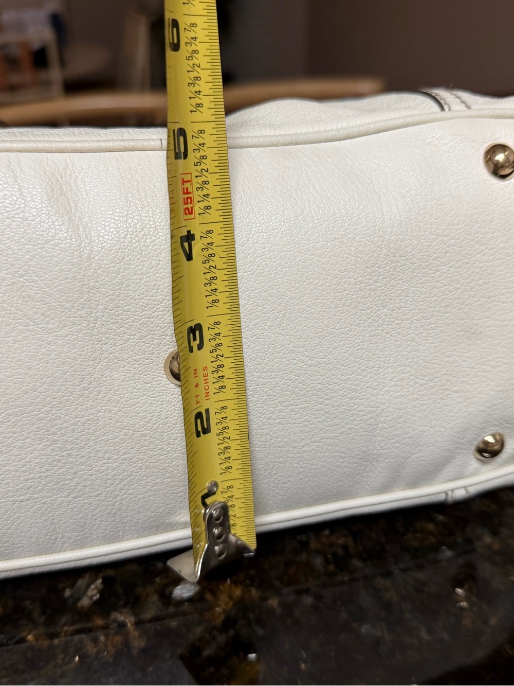 Gucci White Leather Shoulder Bag with Green and Red Stripe Detail - Picture 11 of 11